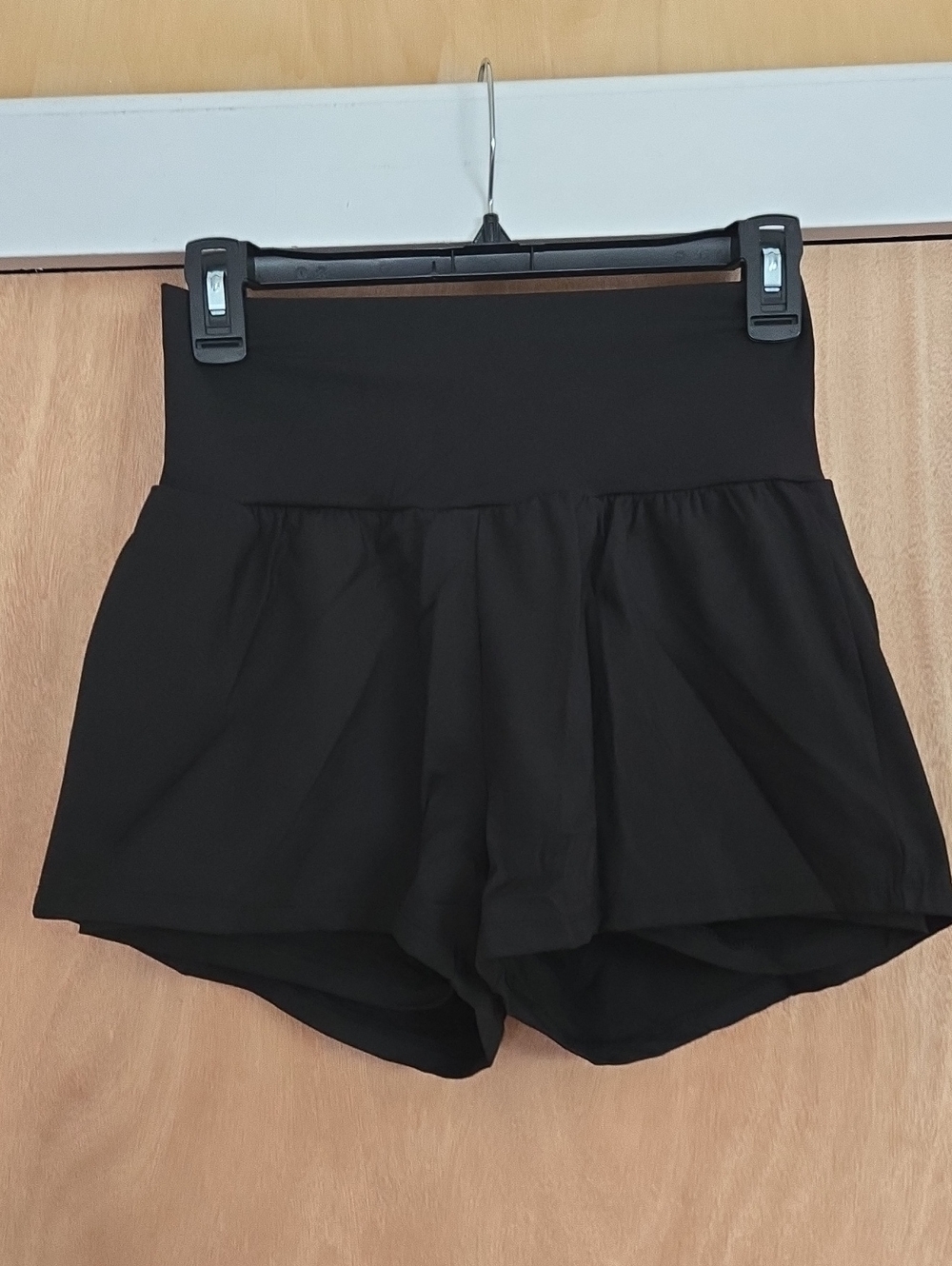 HALARA High-Waist Black Shorts